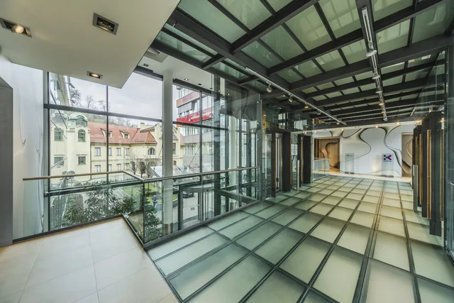 Prosklená administrativní budova Atris na pražském Smíchově
